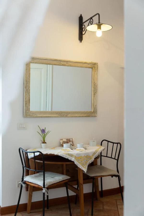 Canal View Historical Apartment Milaan Buitenkant foto